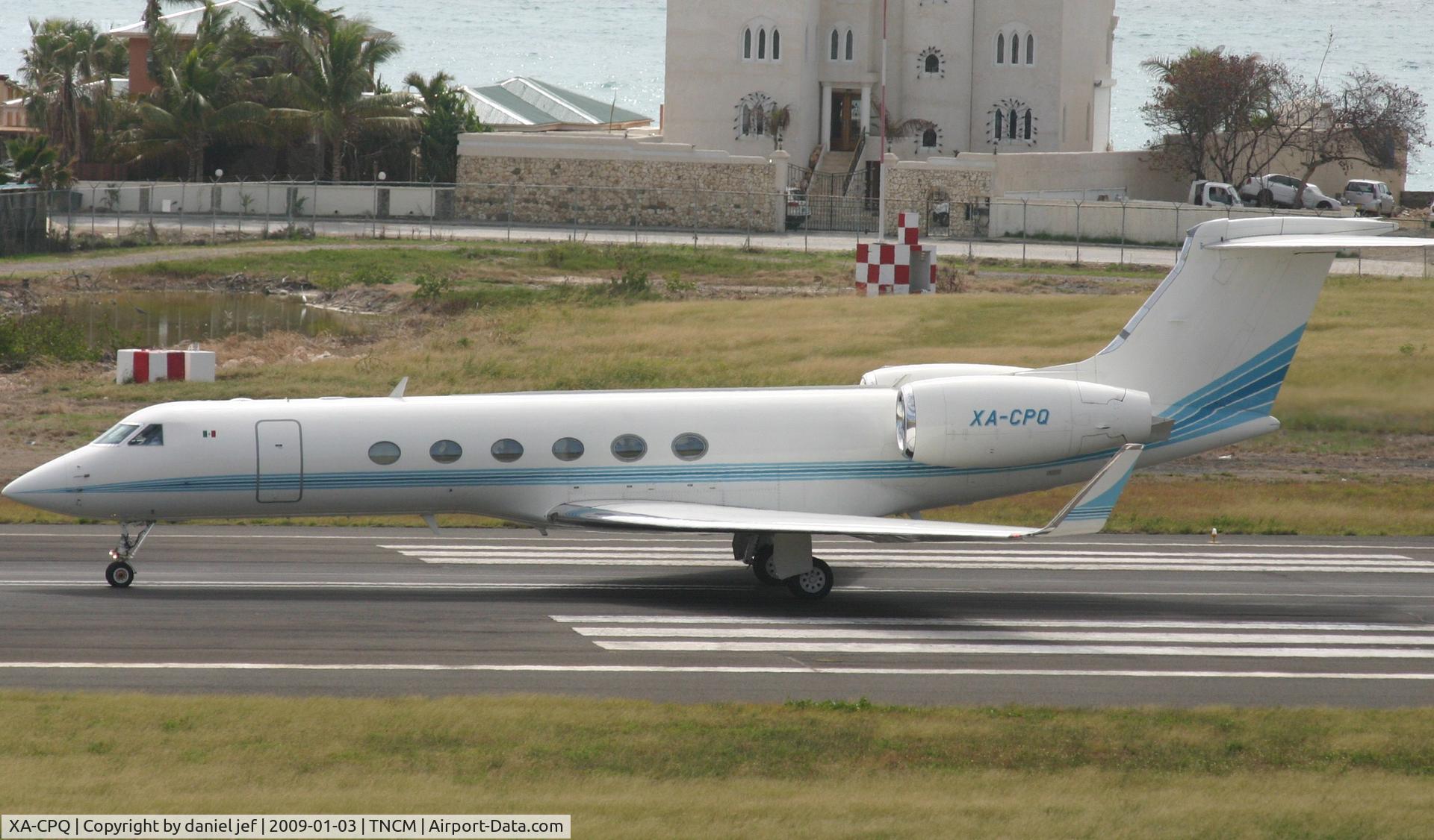 XA-CPQ, 1998 Gulfstream Aerospace G-V C/N 533, taking off