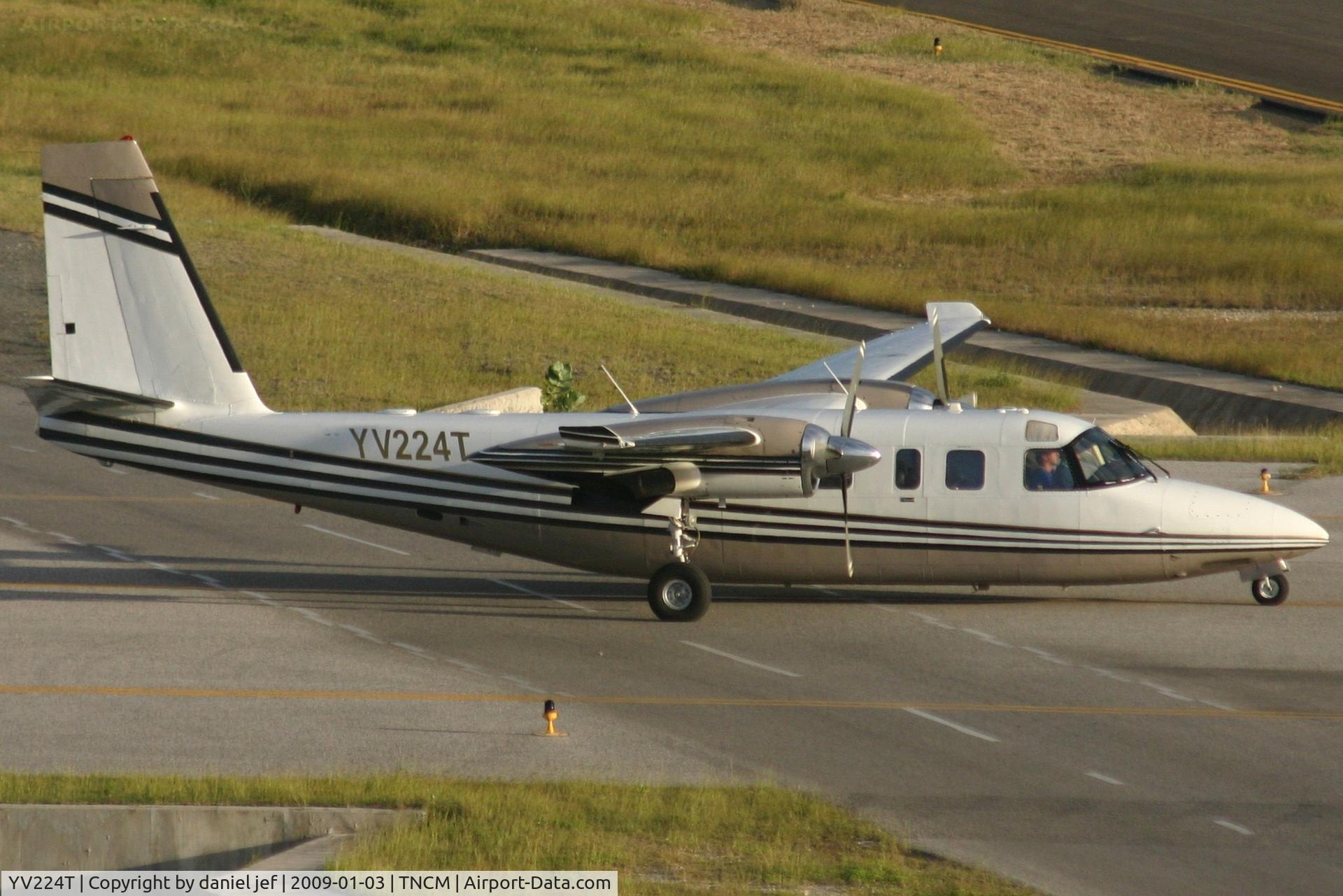 YV224T, Rockwell 695 Jetprop 980 C/N 95009, taxing runway 10