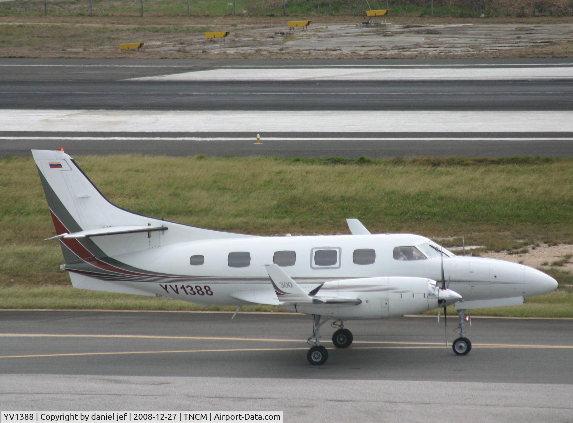 YV1388, Swearingen SA227-TT Merlin 300 C/N TT-521, taxing runway 10