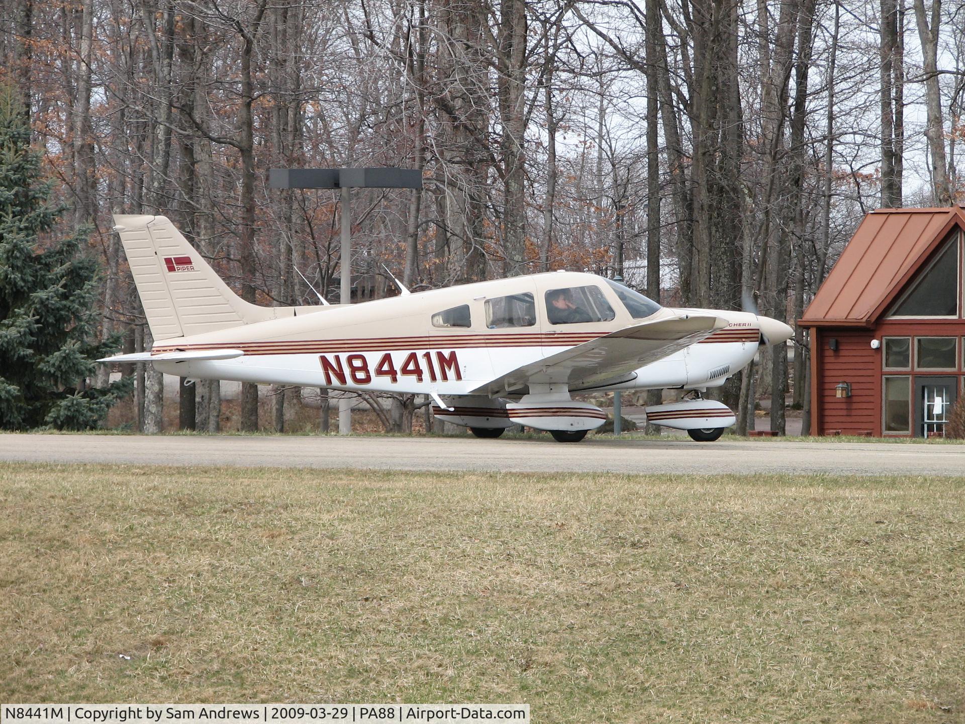 N8441M, 1981 Piper PA-28-181 C/N 28-8290016, back taxiing for a west bound take off at Nemacolin.