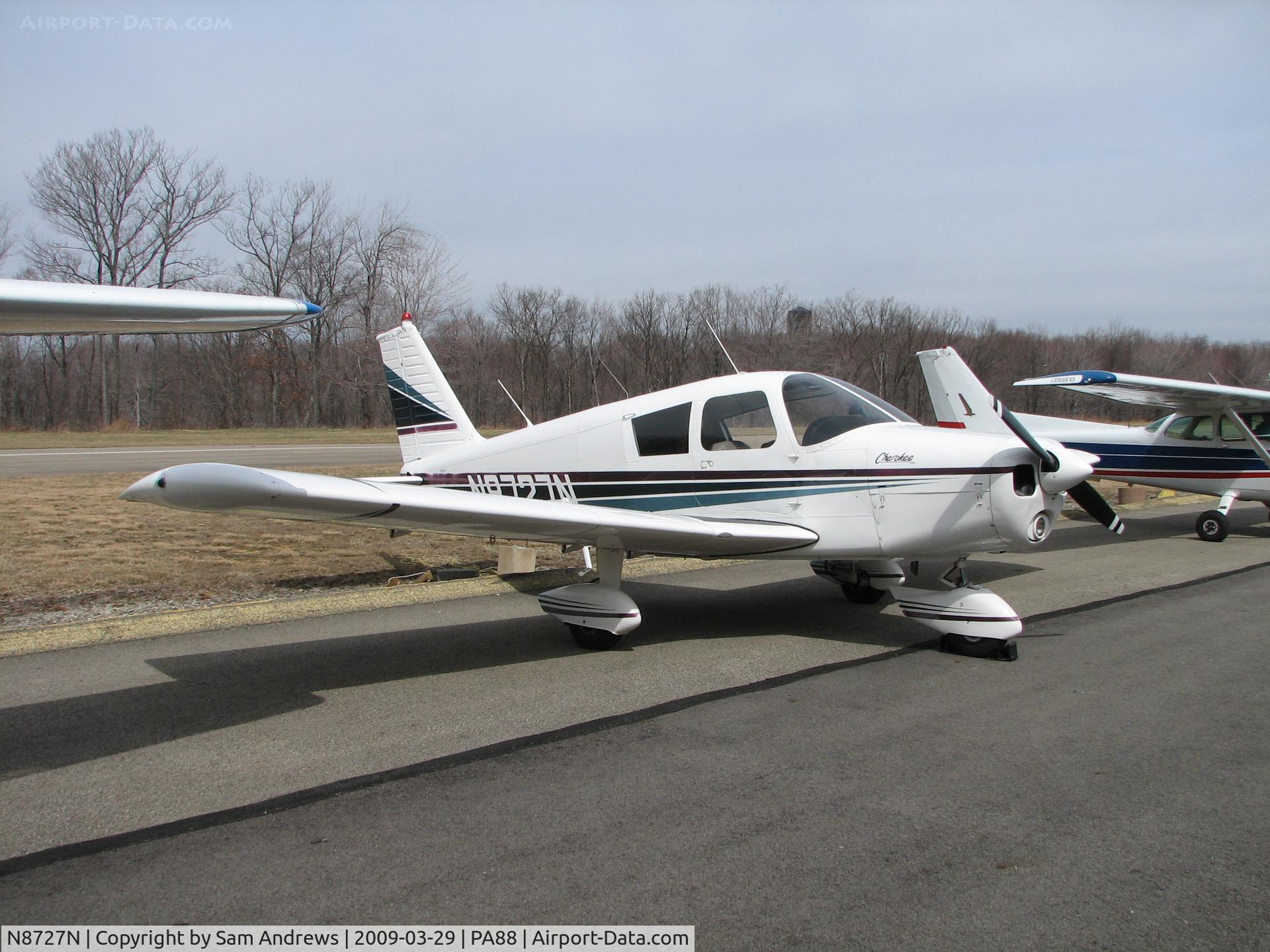 N8727N, 1969 Piper PA-28-140 Cherokee C/N 28-25540, parked on the ramp at Nemacolin.