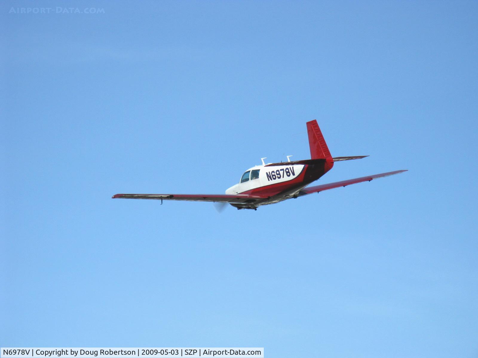 N6978V, 1976 Mooney M20C Ranger C/N 20-1193, 1976 Mooney M20C RANGER, Lycoming O&VO-360 180 Hp, takeoff climb Rwy 22