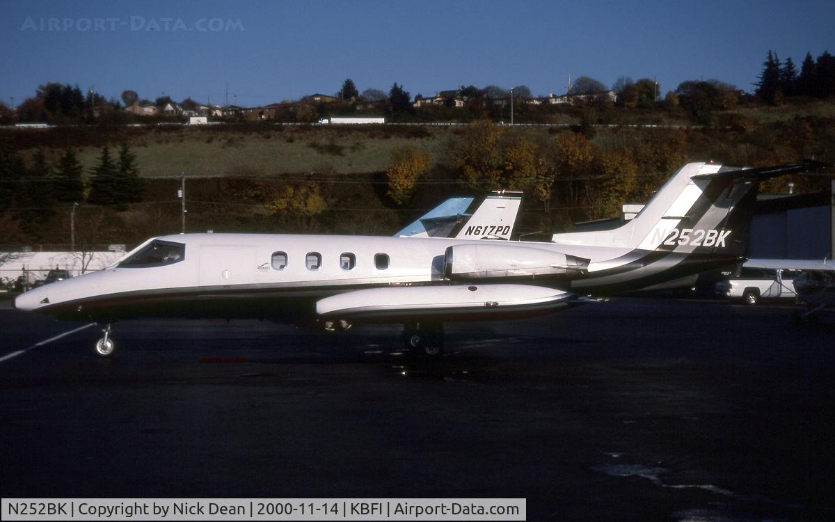 N252BK, 1973 Gates LearJet 25B C/N 107, KBFI