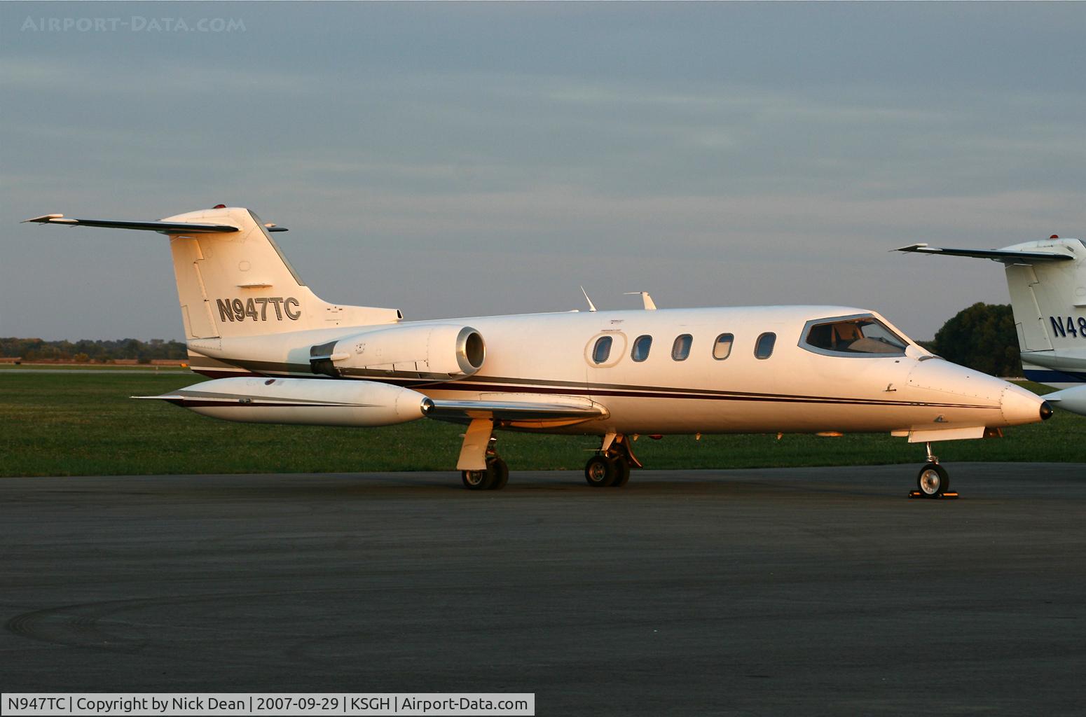 N947TC, 1977 Gates Learjet 25D C/N 233, KSGH