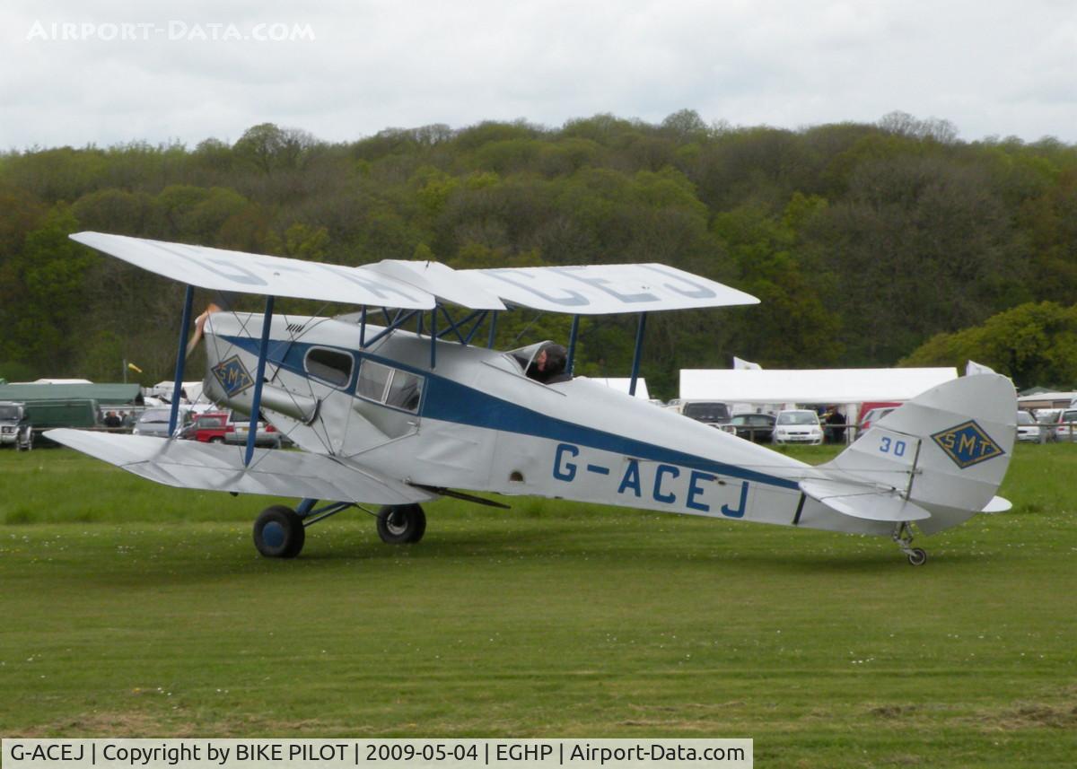G-ACEJ, 1933 De Havilland DH.83 Fox Moth C/N 4069, GREAT LOOKING FOX MOTH TAXYING TOWARDS THE CLUB HOUSE