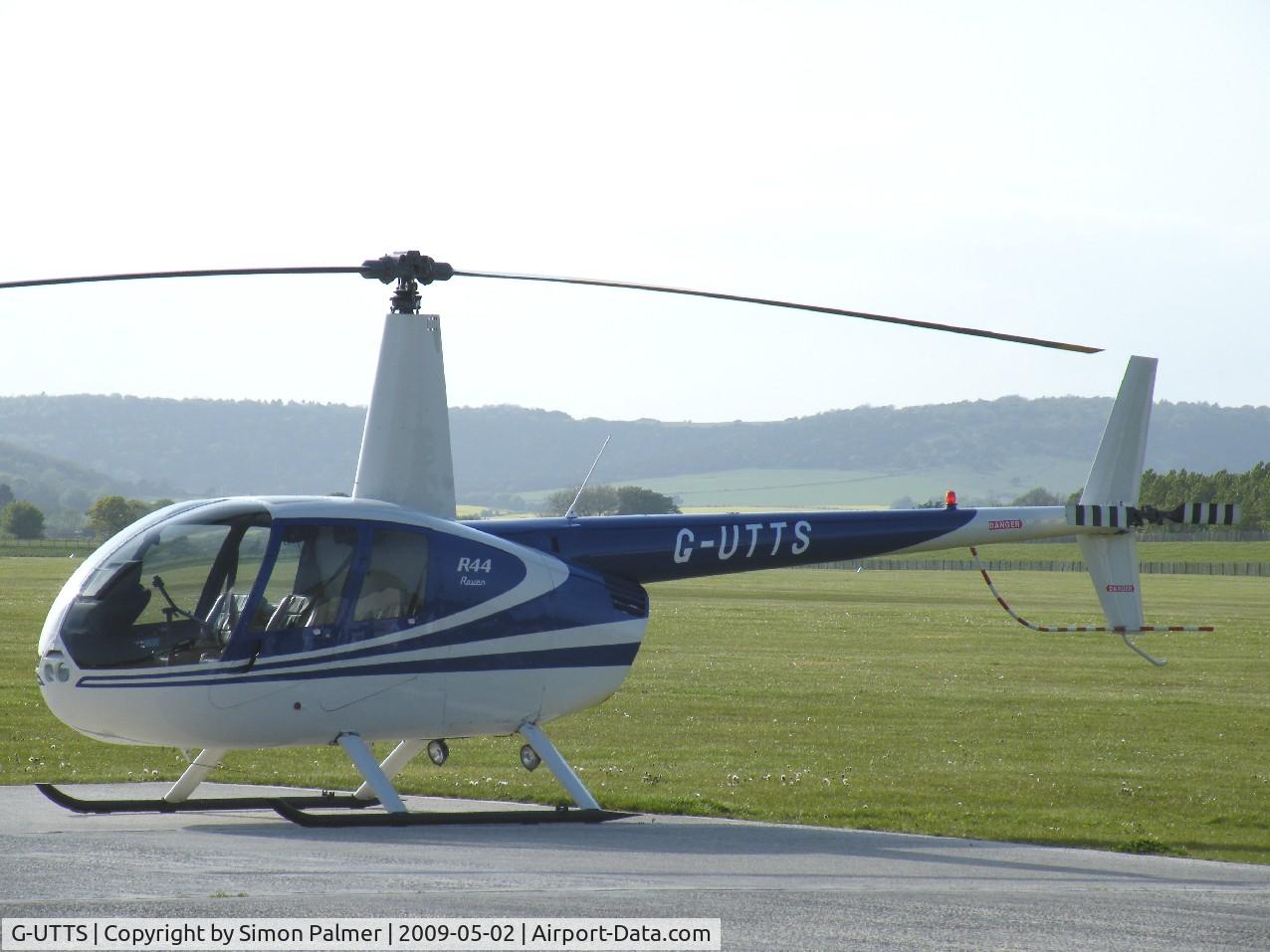 G-UTTS, 2000 Robinson R44 C/N 0865, Robinson R44 seen at Goodwood