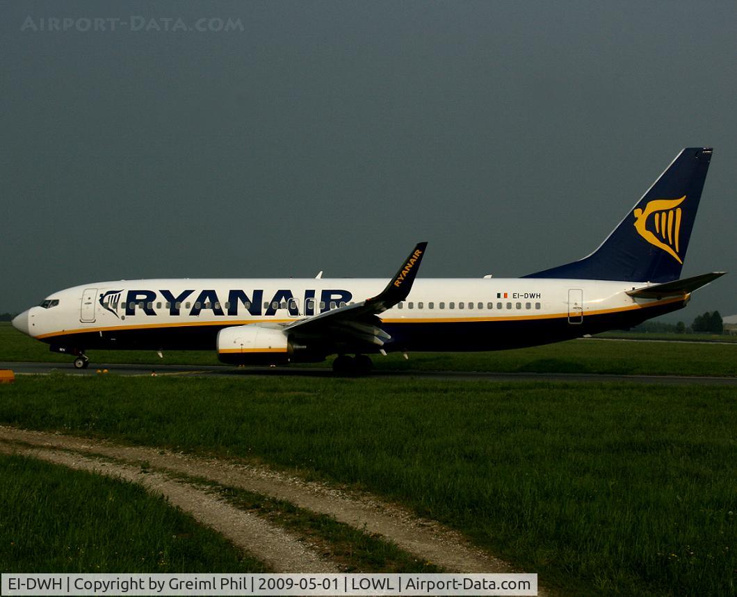 EI-DWH, 2007 Boeing 737-8AS C/N 33637, With a retro-nouse