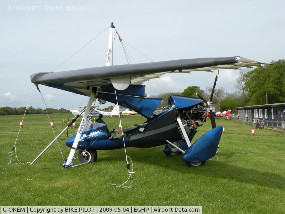 G-OKEM, 2004 Mainair Pegasus Quik C/N 8047, ECHO KILO OUTSIDE THE CLUB HOUSE