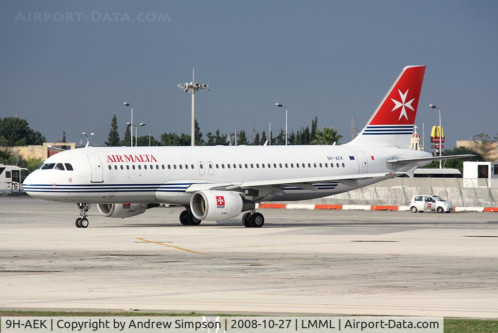 9H-AEK, 2004 Airbus A320-211 C/N 2291, About to depart Malta.