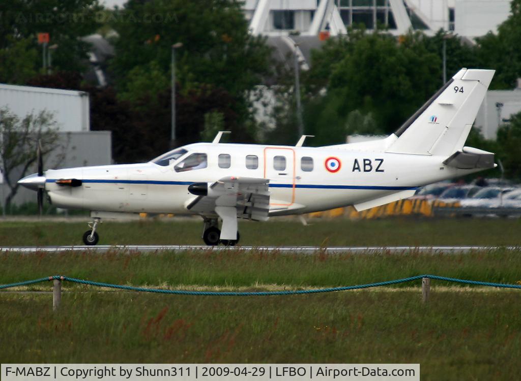 F-MABZ, Socata TBM-700 C/N 94, Ready for take off rwy 32R