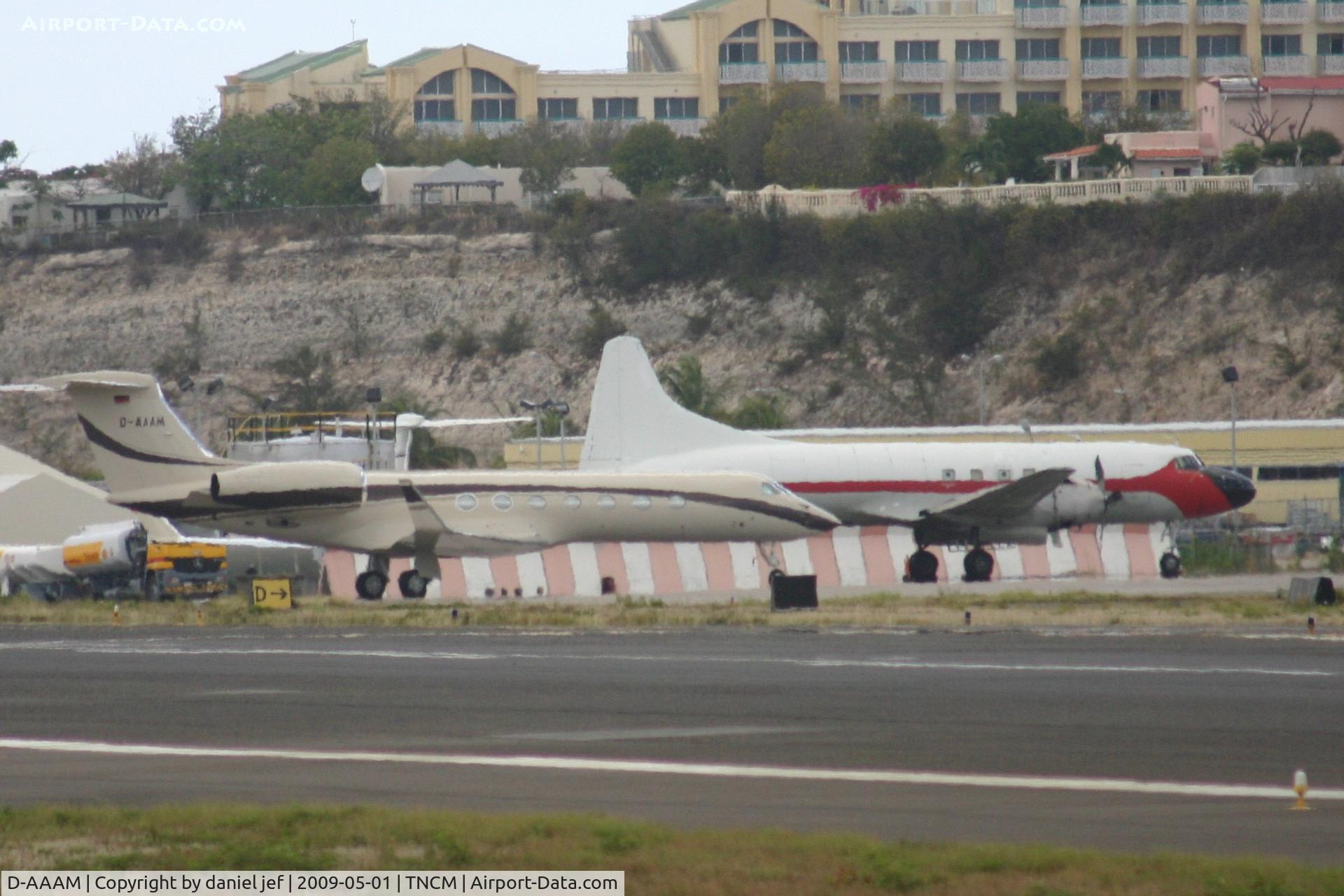 D-AAAM, 2008 Gulfstream Aerospace GV-SP (G550) C/N 5189, old and new