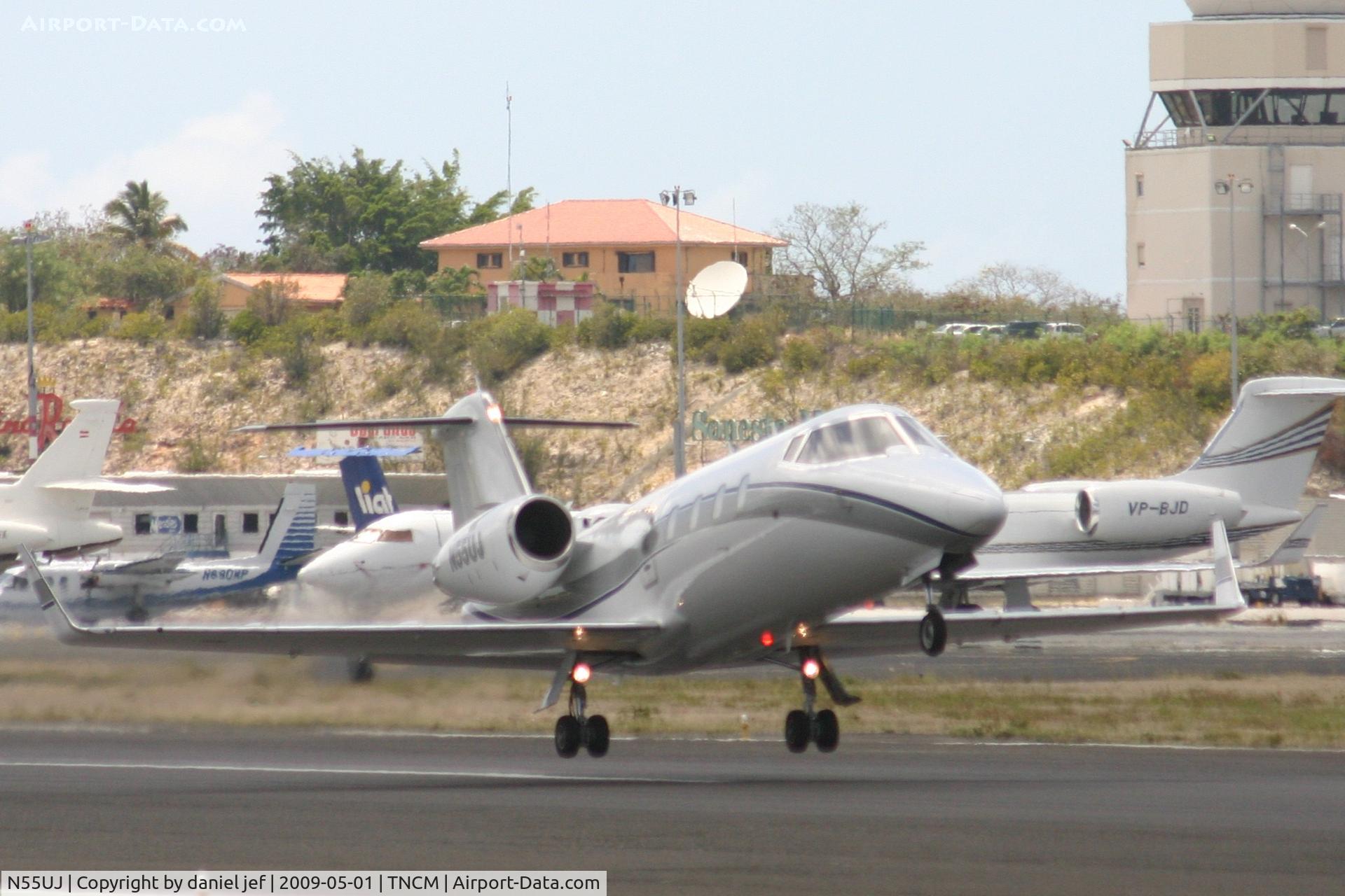 N55UJ, 1983 Gates Learjet 55 C/N 90, taking off