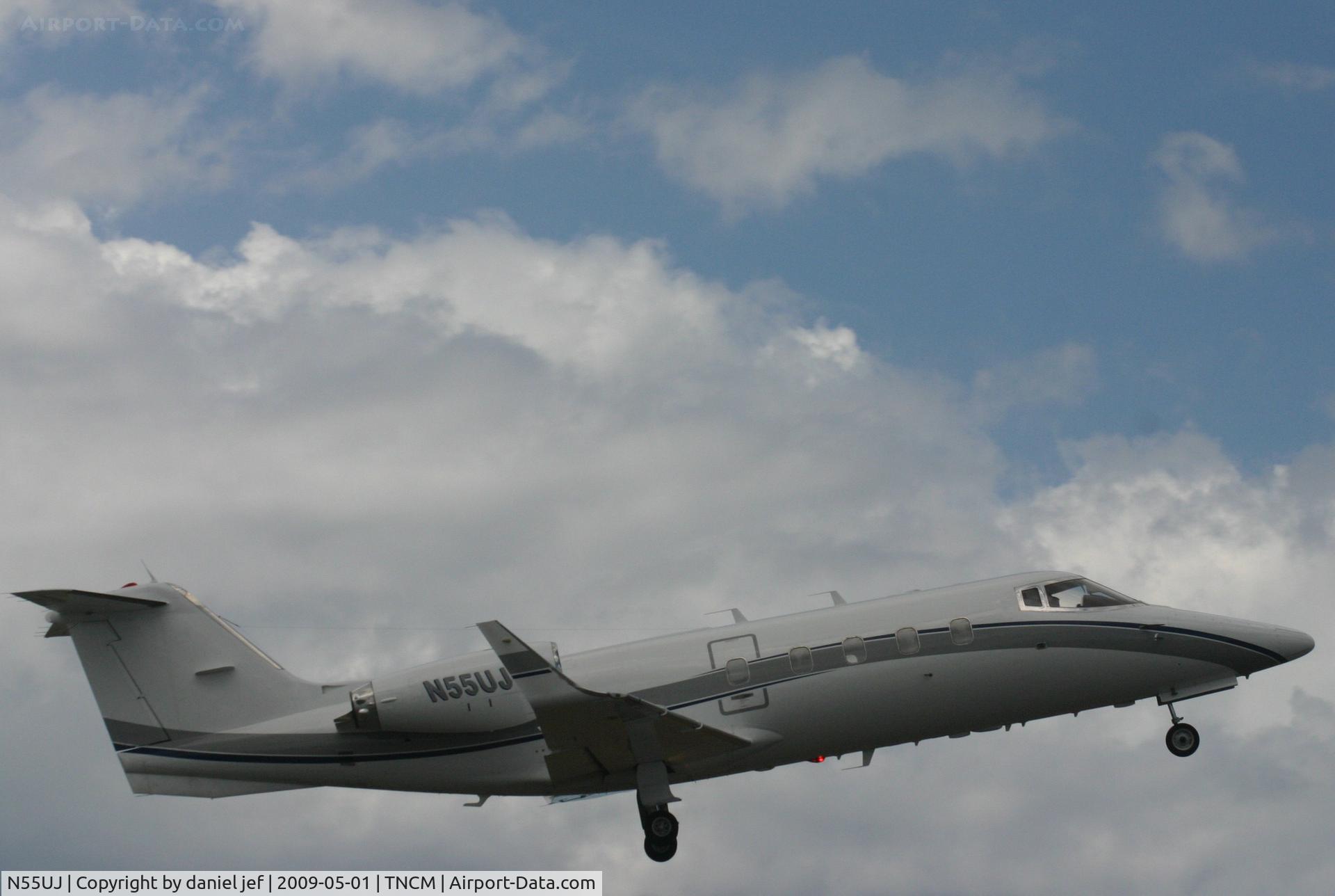 N55UJ, 1983 Gates Learjet 55 C/N 90, taking off