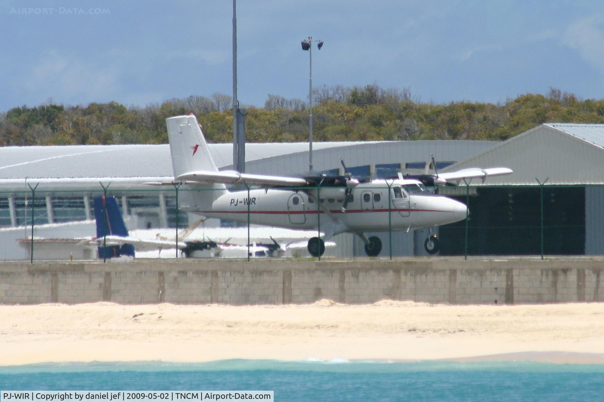 PJ-WIR, 1975 De Havilland Canada DHC-6-300 Twin Otter C/N 476, taxing runway 10