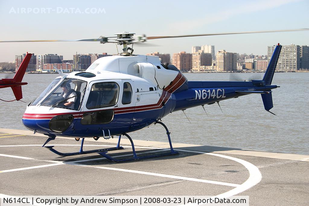 N614CL, 1997 Aerospatiale AS-355F-2 Ecureuil 2 C/N 5614, Pleasure flight Helicopter ready to go.