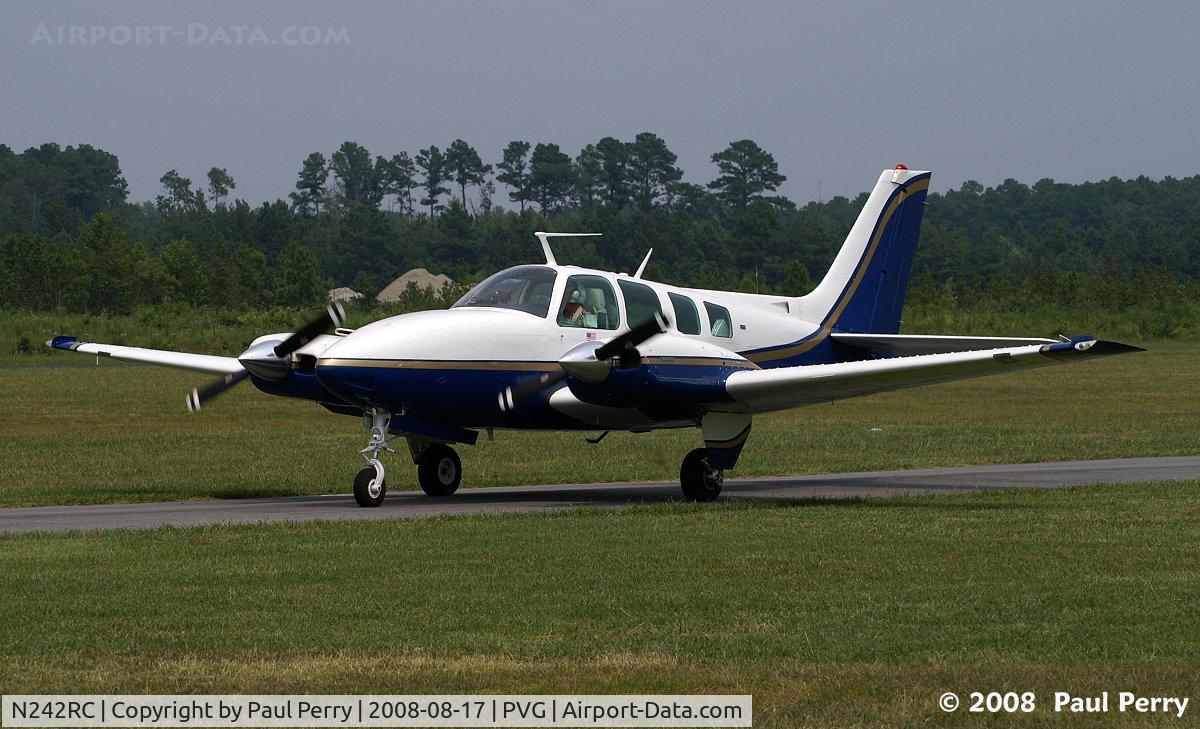 N242RC, 1972 Beech 58 Baron C/N TH-248, Wheeling her way to the ramp