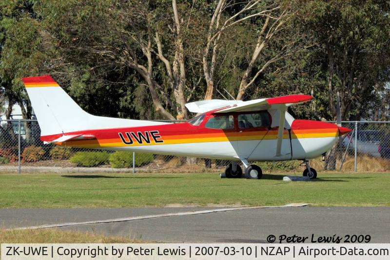 ZK-UWE, Cessna 172N C/N 17271209, Lakeland Flying School Ltd., Taupo