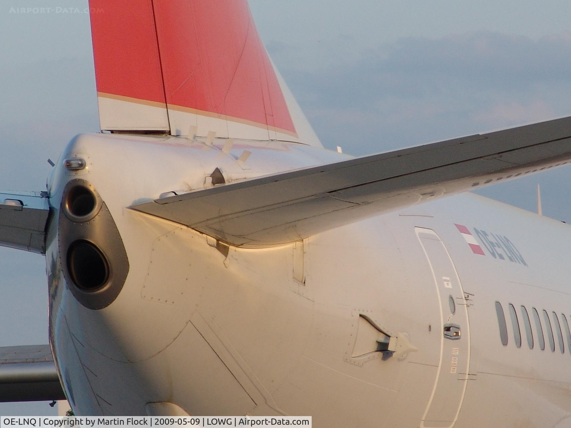 OE-LNQ, 2003 Boeing 737-8Z9 C/N 30421, .