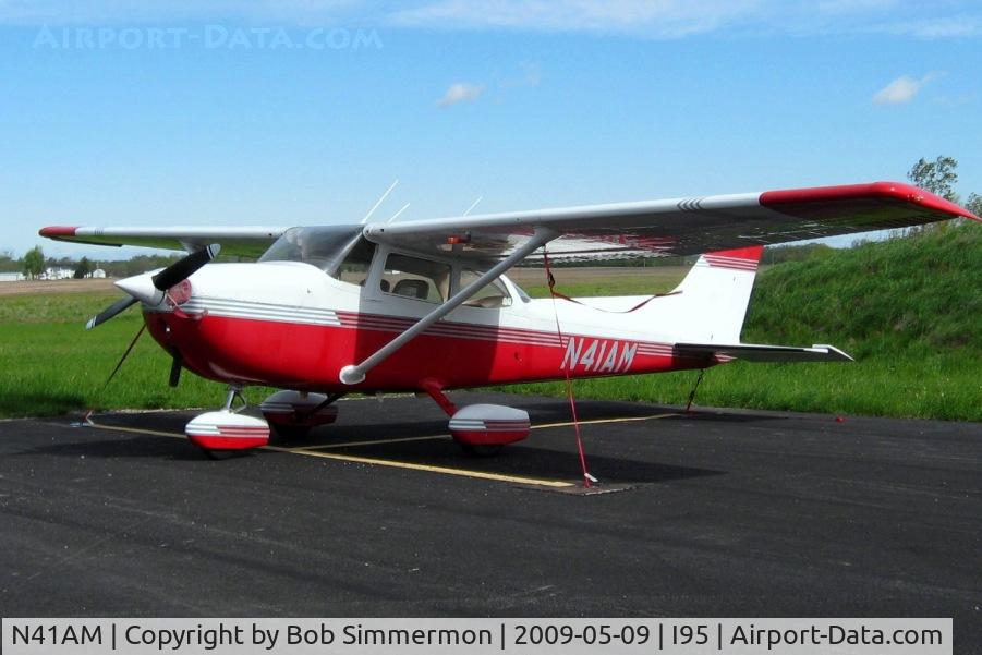 N41AM, 1974 Cessna 172M C/N 17262980, On the ramp at Kenton, Ohio