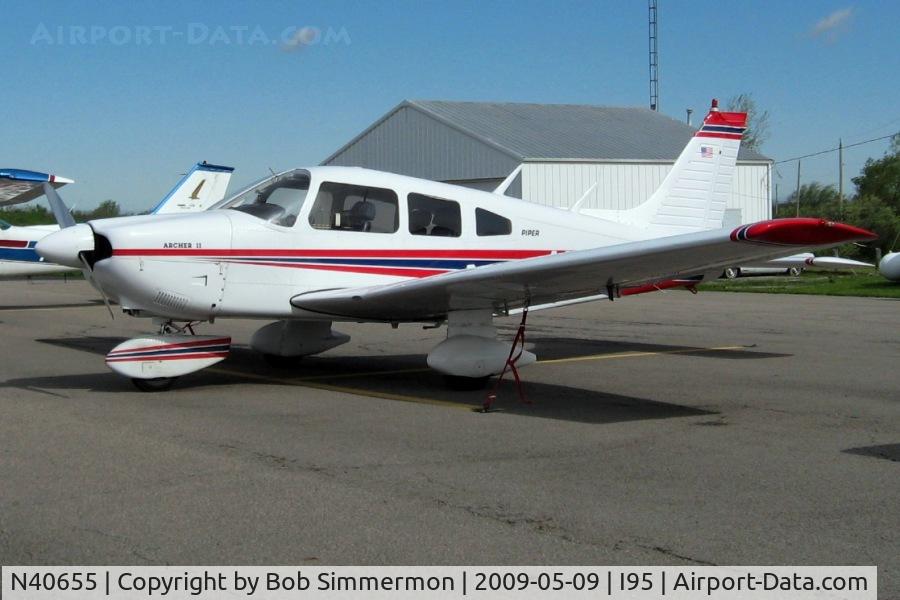 N40655, 1977 Piper PA-28-181 C/N 28-7890005, On the ramp at Kenton, Ohio