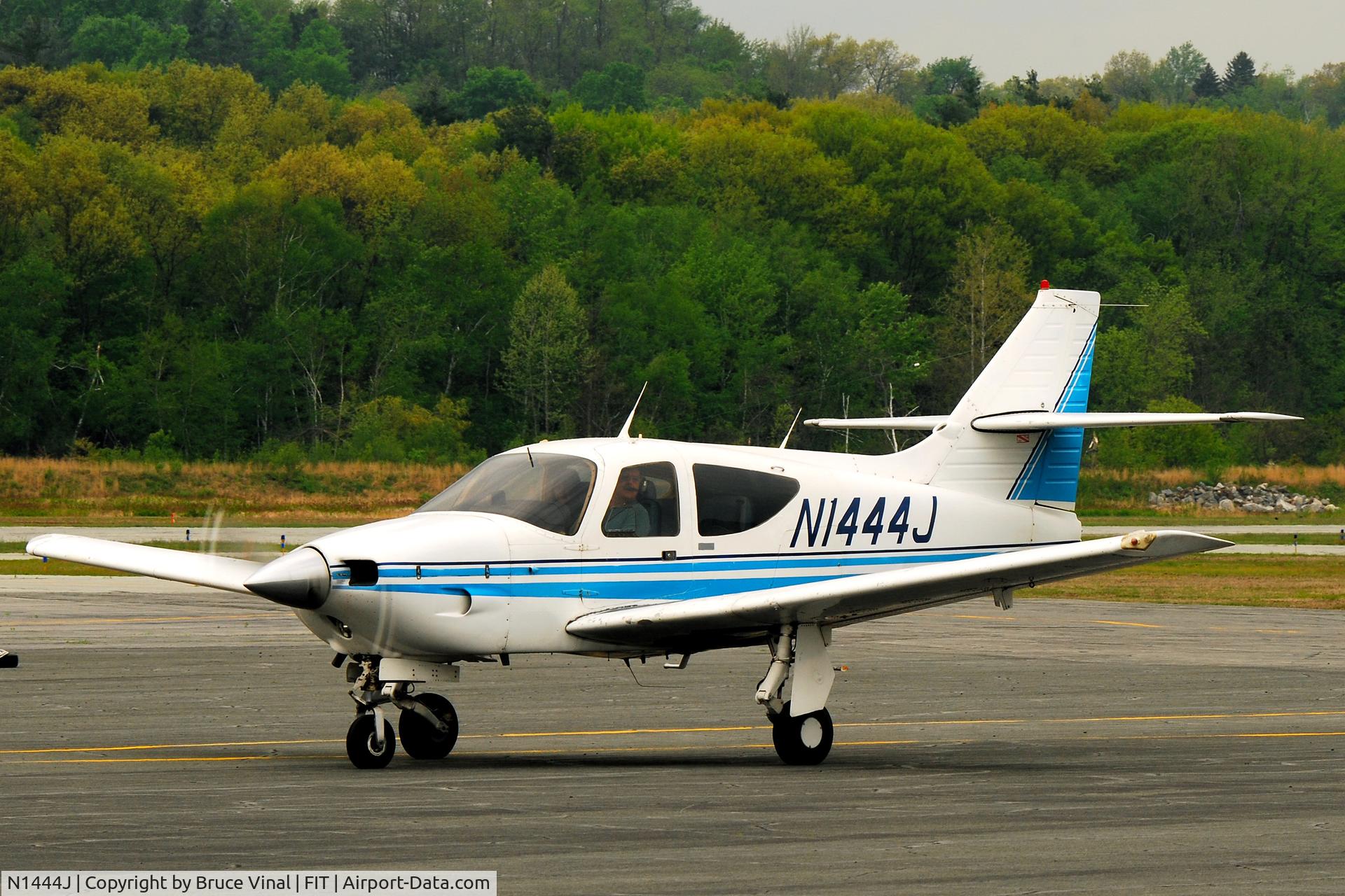 N1444J, 1976 Rockwell International 112A Commander C/N 444, Fitchburg Mun. Airport