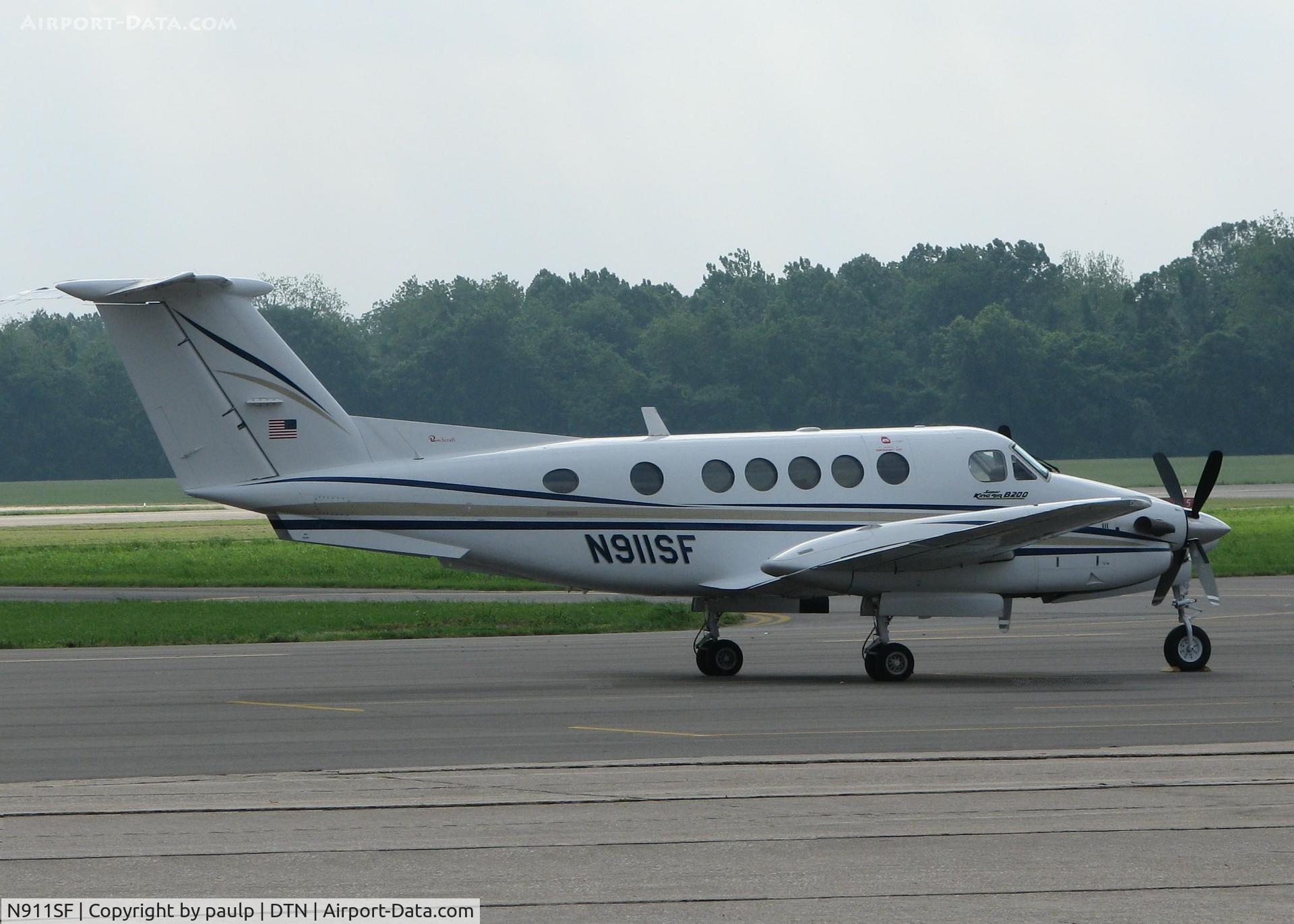 N911SF, 1999 Raytheon Aircraft Company B200 C/N BB-1659, At Downtown Shreveport.