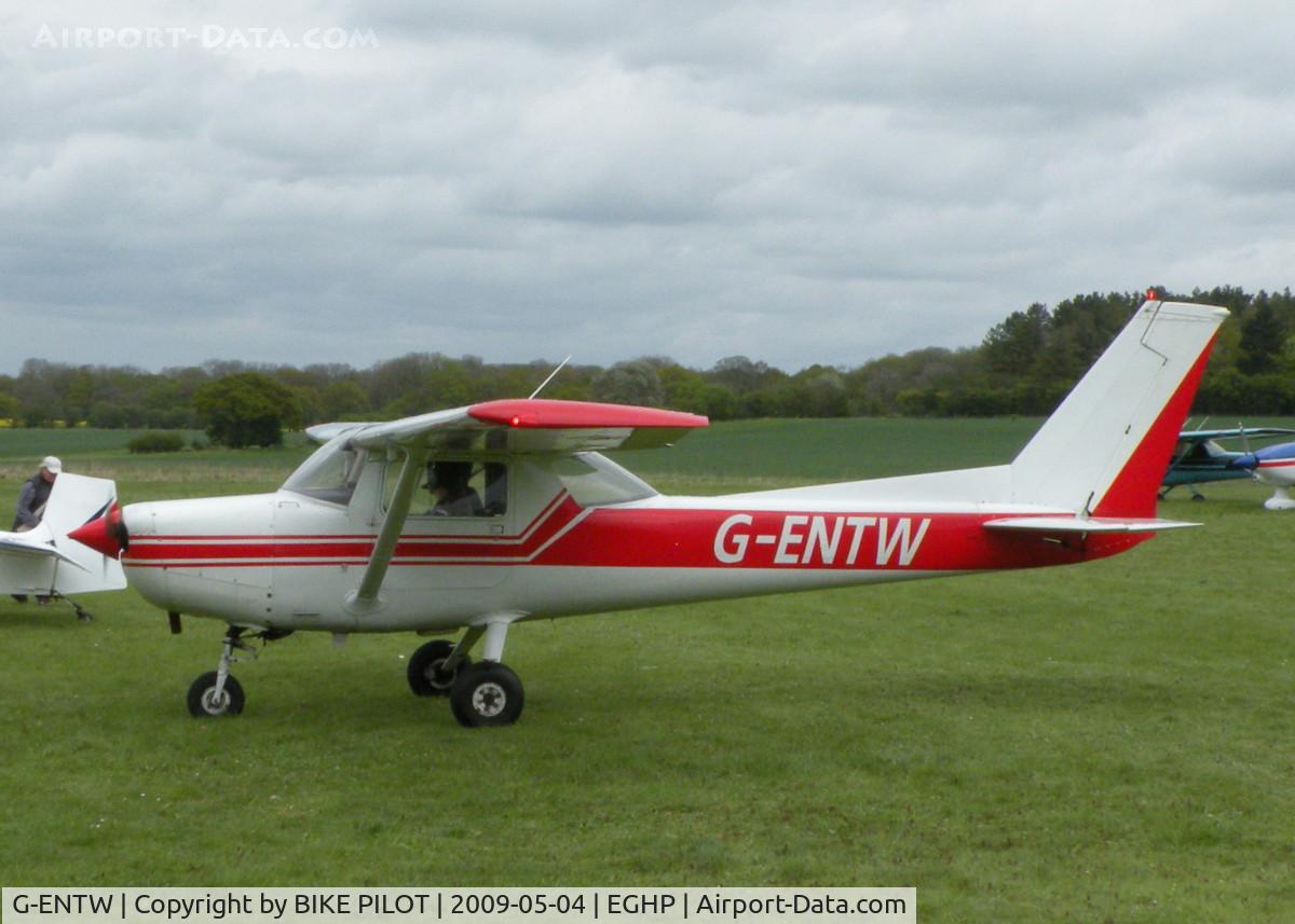 G-ENTW, 1978 Reims F152 C/N 1479, TAXYING TO IT'S PARKING SPOT