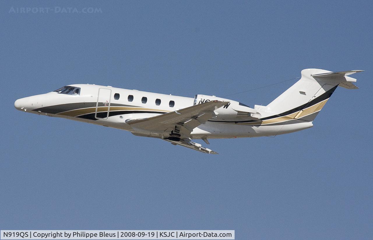 N919QS, 2003 Cessna 750 Citation X C/N 750-0224, Bizzjet operated by Netjets climbing from rwy 30R.