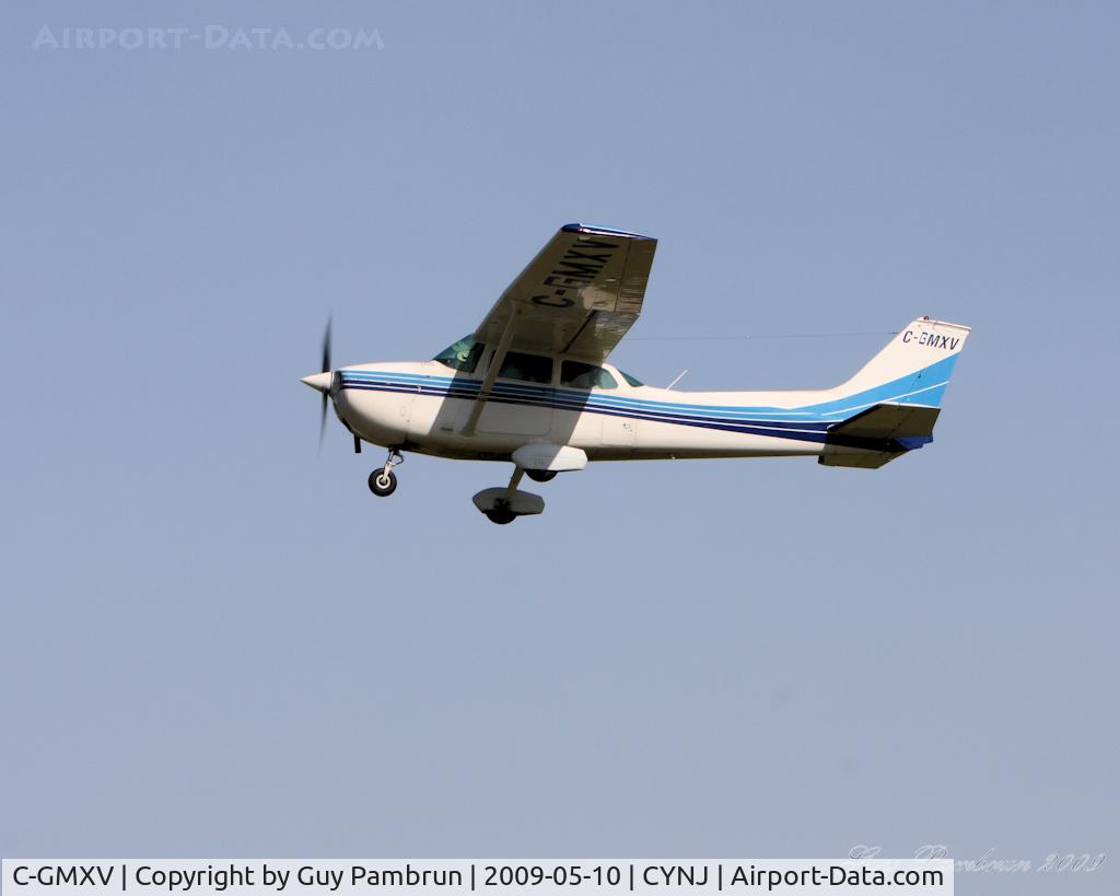 C-GMXV, 1974 Cessna 172M C/N 17263548, Departing