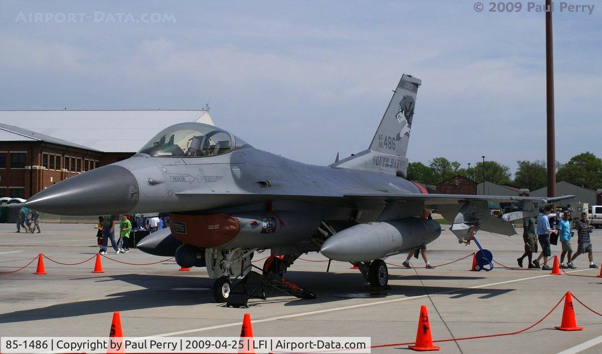 85-1486, 1985 General Dynamics F-16C Fighting Falcon C/N 5C-266, All the way from South Dakota! Lobo's Viper on the ramp