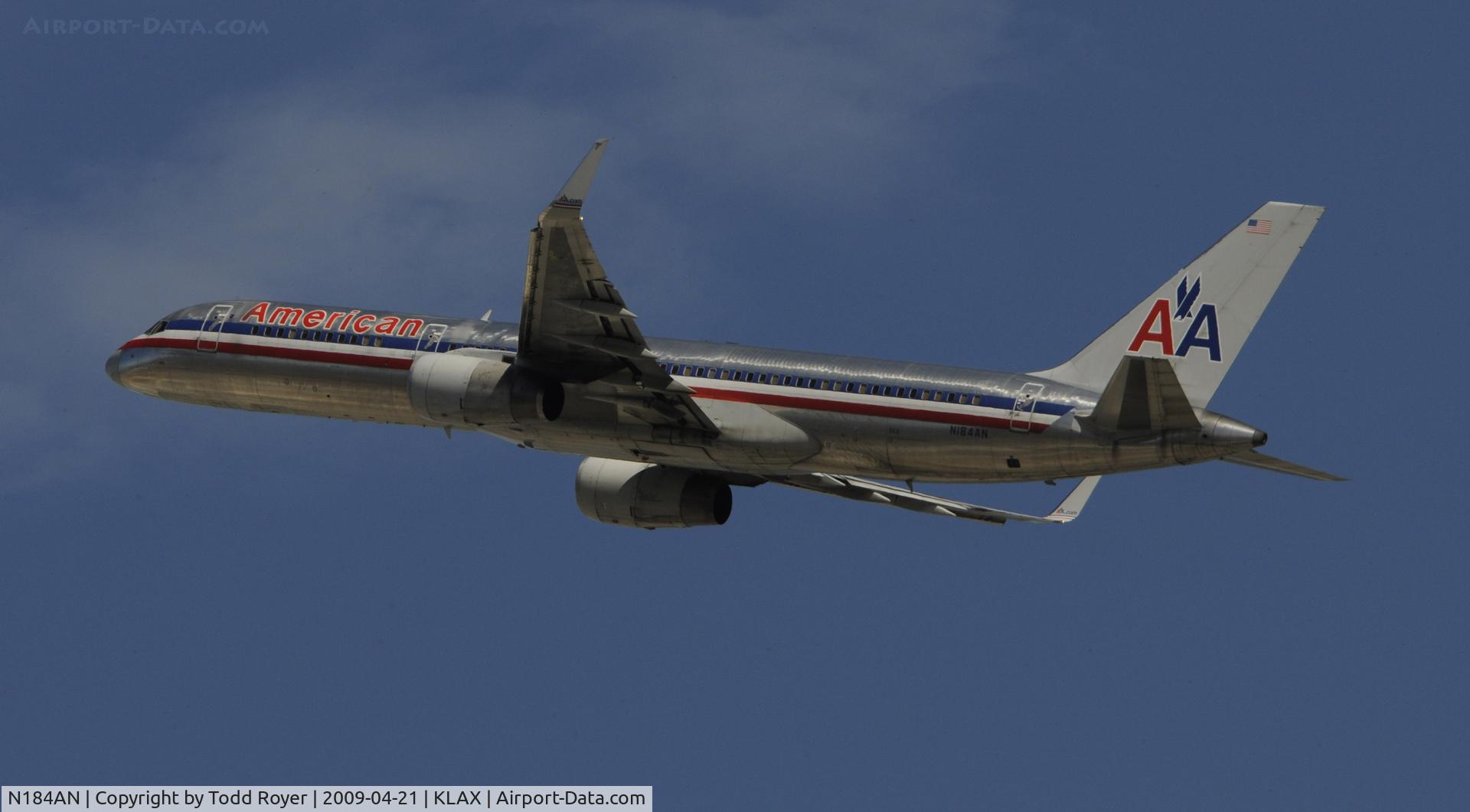 N184AN, 1999 Boeing 757-223 C/N 29594, Departing LAX on 25R