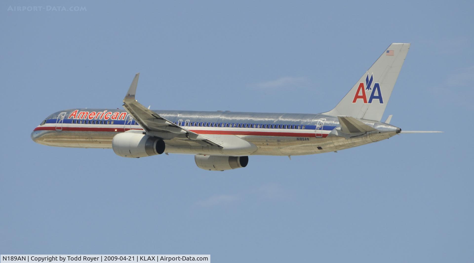 N189AN, 2001 Boeing 757-223 C/N 32383, Departing LAX on 25R