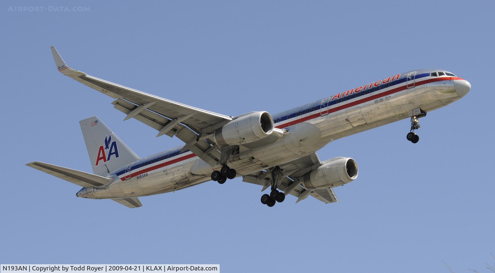 N193AN, 2001 Boeing 757-223 C/N 32387, Landing 24R at LAX