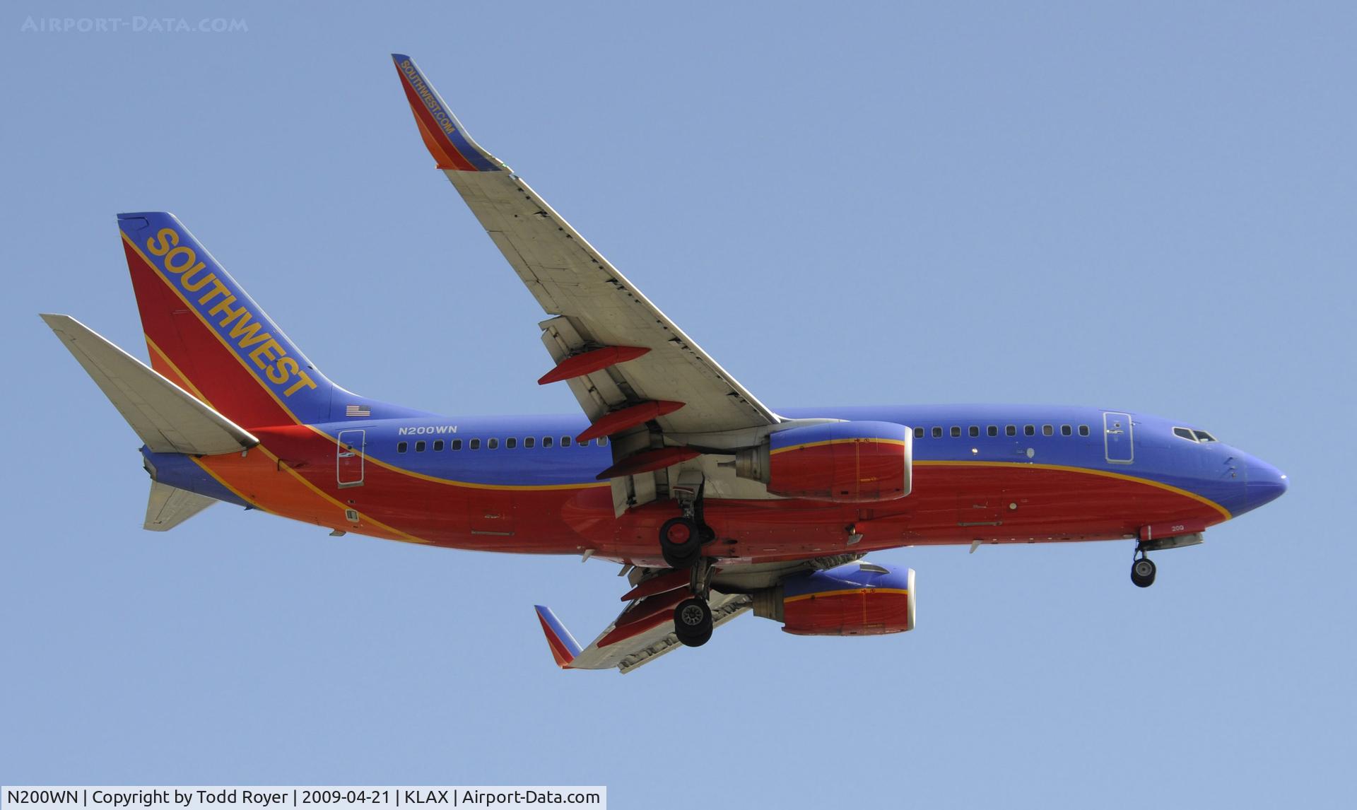 N200WN, 2005 Boeing 737-7H4 C/N 32482, Landing 24R at LAX