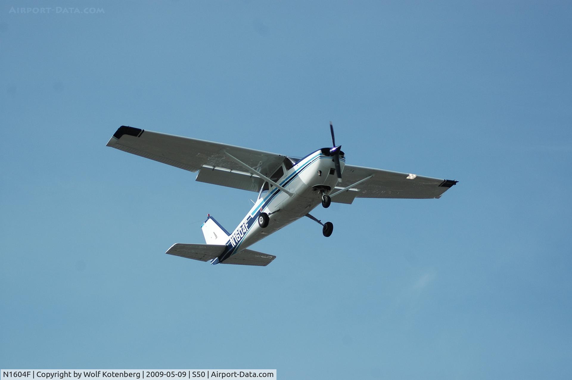 N1604F, 1966 Cessna 172H C/N 17254999, takeoff runway 16
