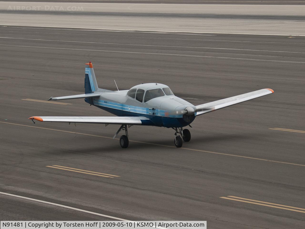 N91481, 1946 North American Navion C/N NAV-4-282, N91481 taxiing