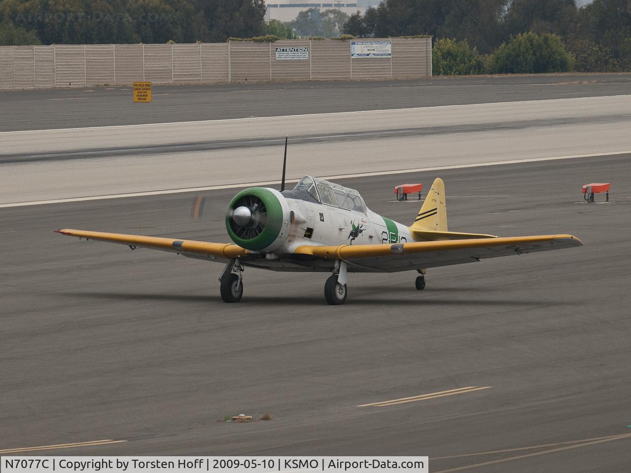 N7077C, 1939 North American SNJ-4 Texan C/N 88-13376, N7077C doing engine run-ups
