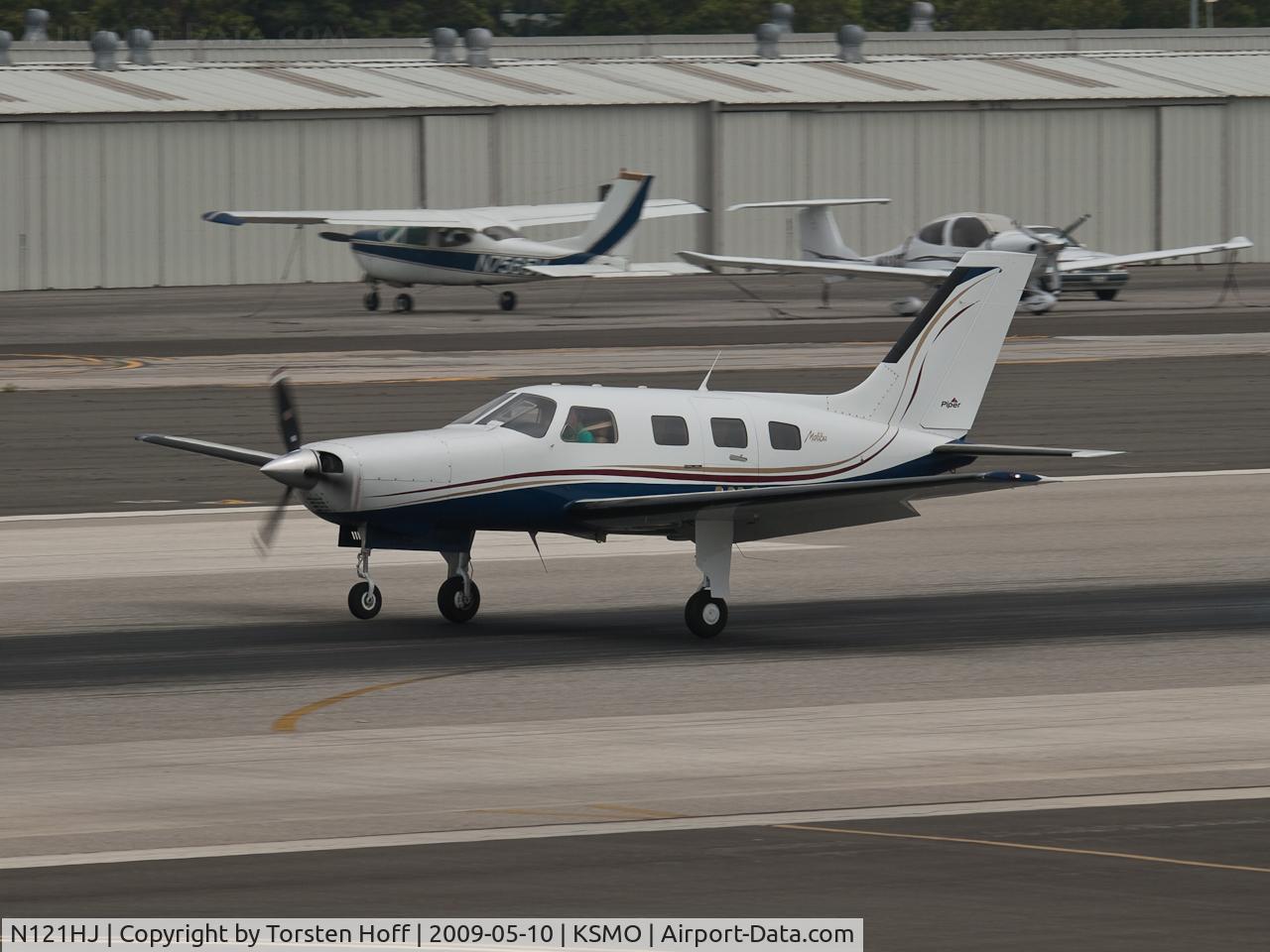 N121HJ, 1985 Piper PA-46-310P Malibu C/N 46-8508105, N121HJ arriving on RWY 21