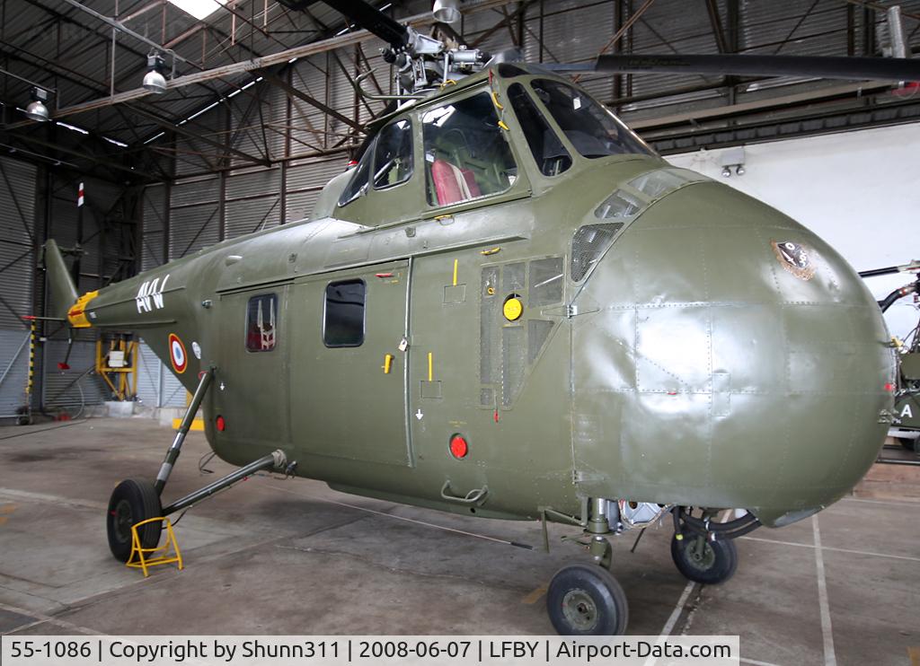 55-1086, Sikorsky H-19D Chickasaw C/N 55-1086, Displayed during the ALAT Museum during LFBY Open Day 2008