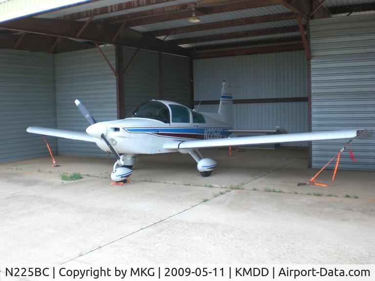 N225BC, 1977 Grumman American AA-5B Tiger C/N AA5B0464, Grumman Tiger hangared