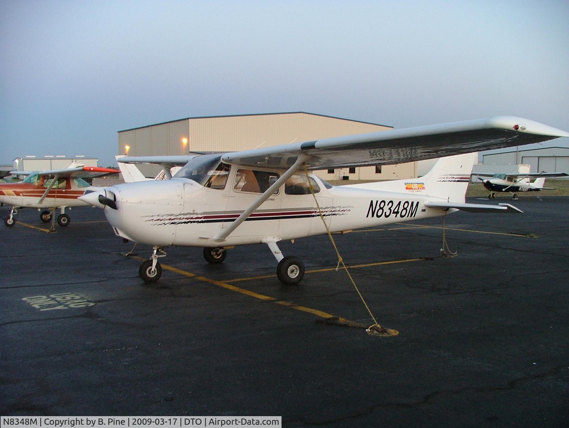 N8348M, 1998 Cessna 172R C/N 17280589, Cessna 172 at Denton Municipal