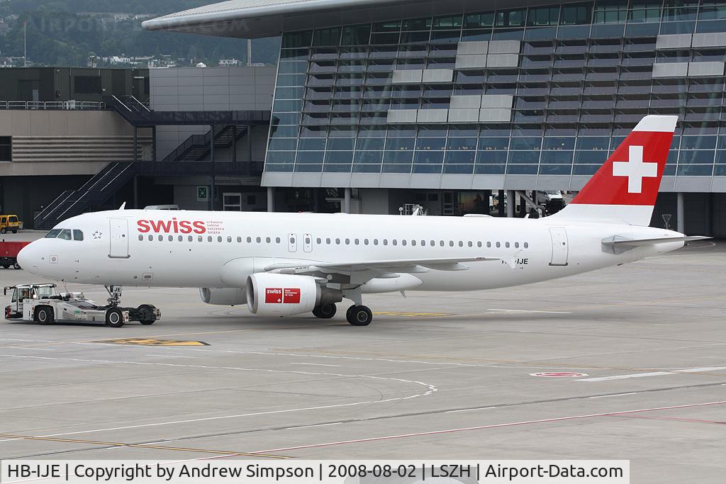 HB-IJE, 1995 Airbus A320-214 C/N 559, At Zurich.