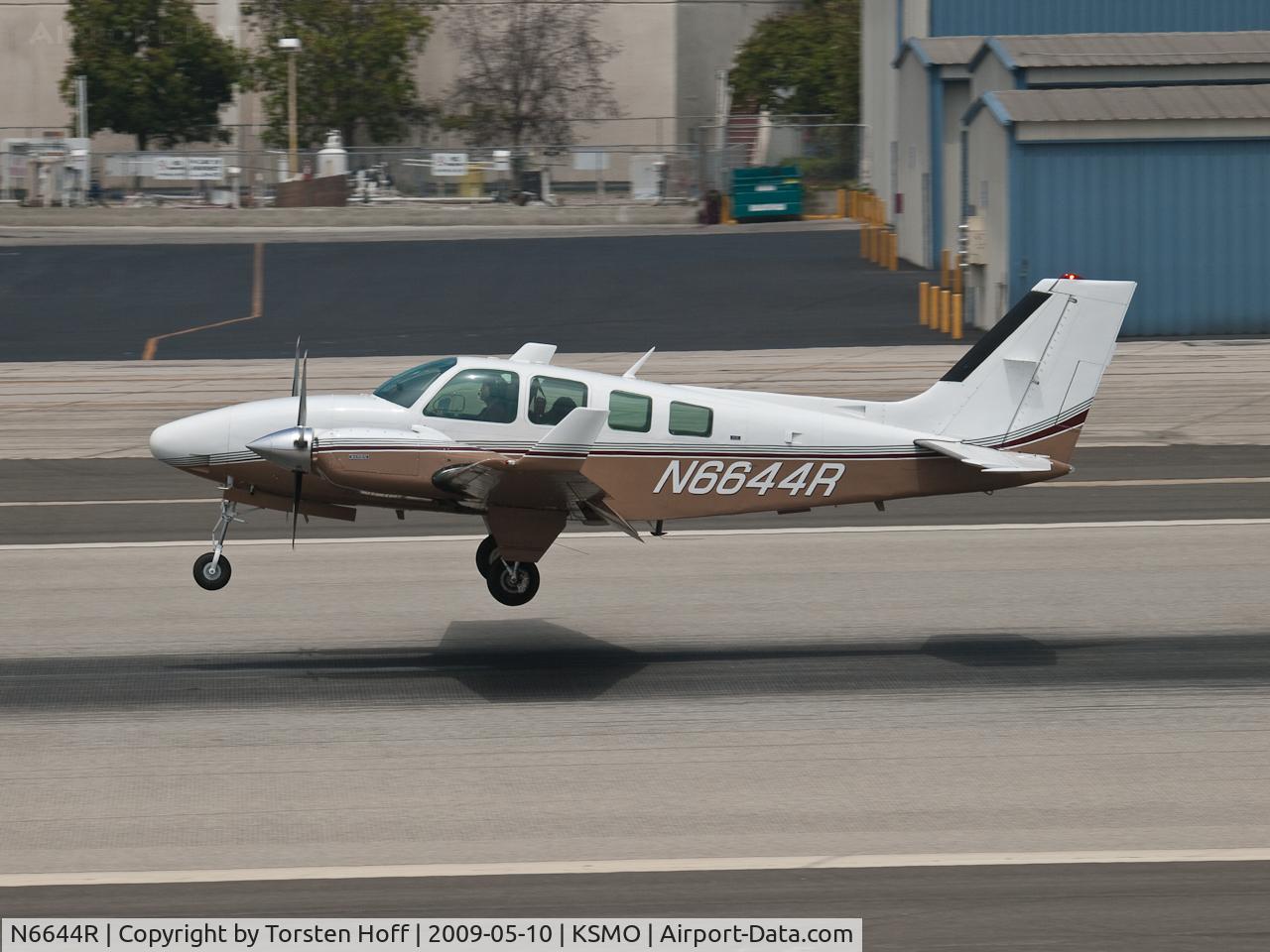 N6644R, 1974 Beech 58 Baron C/N TH-544, N6644R arriving on RWY 21