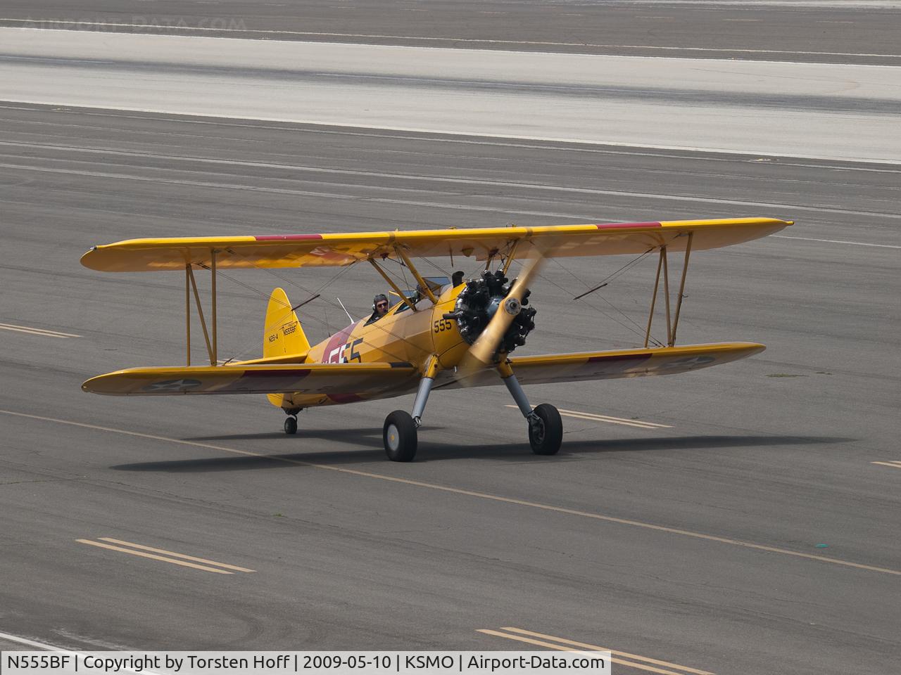 N555BF, 1941 Boeing A75N1(PT17) C/N 75-2305, N555BF taxiing