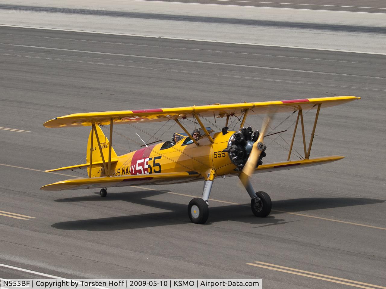 N555BF, 1941 Boeing A75N1(PT17) C/N 75-2305, N555BF taxiing