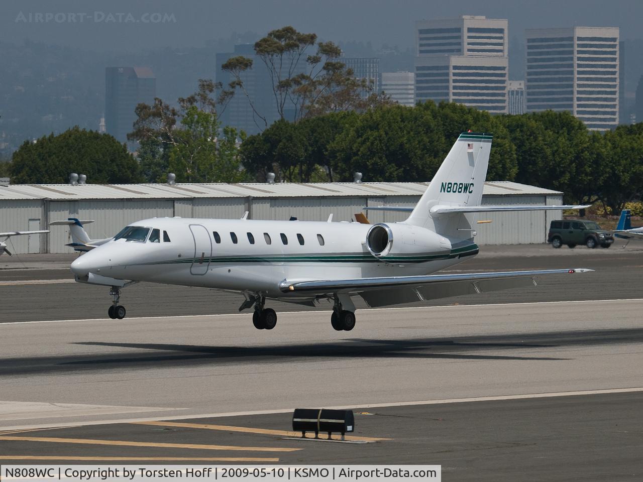 N808WC, 2005 Cessna 680 Citation Sovereign C/N 680-0030, N808WC arriving on RWY 21