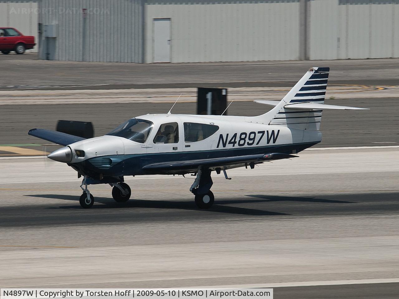 N4897W, 1977 Rockwell International 114 Commander C/N 14227, N4897W departing from RWY 21