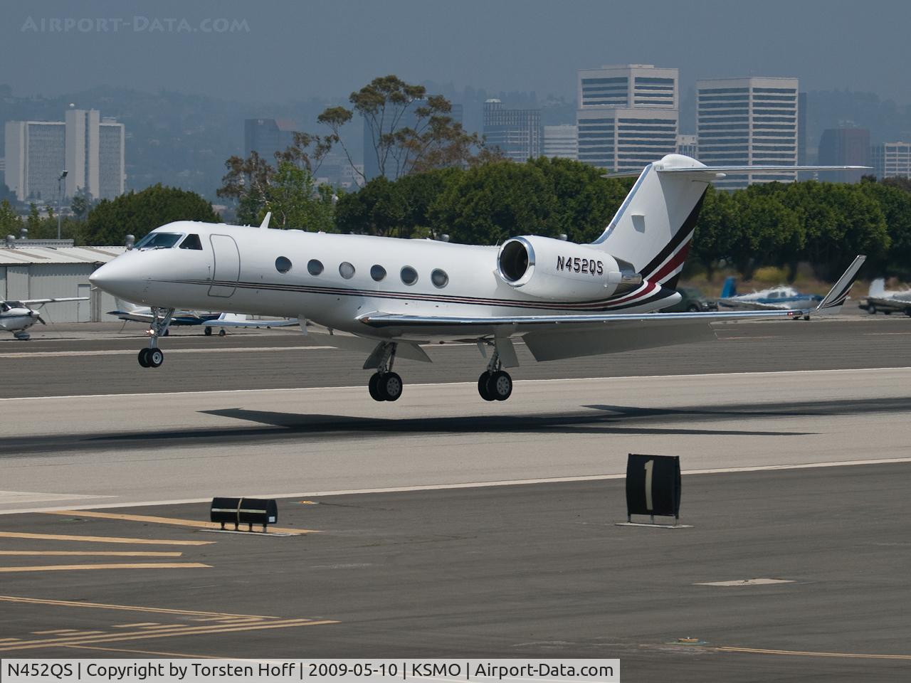 N452QS, 1998 Gulfstream Aerospace G-IV C/N 1352, N452QS arriving on RWY 21