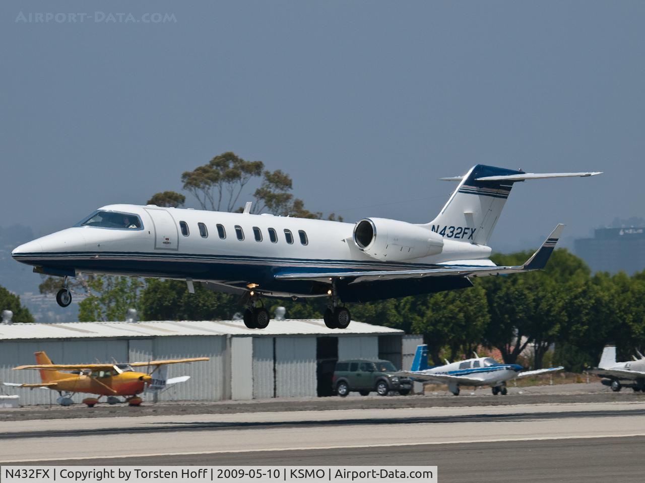 N432FX, 2002 Learjet Inc 45 C/N 197, N432FX arriving on RWY 21