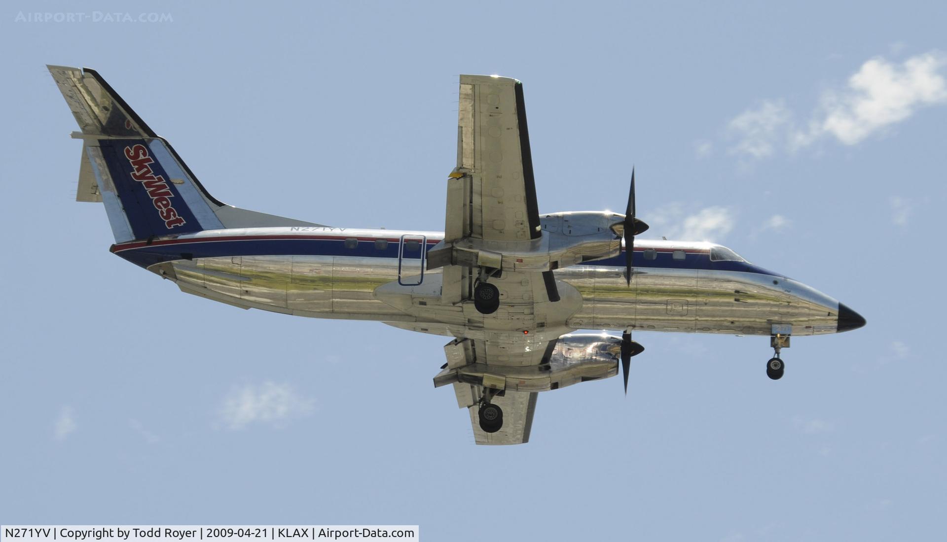N271YV, 1993 Embraer EMB-120ER Brasilia C/N 120271, Landing 24R at LAX